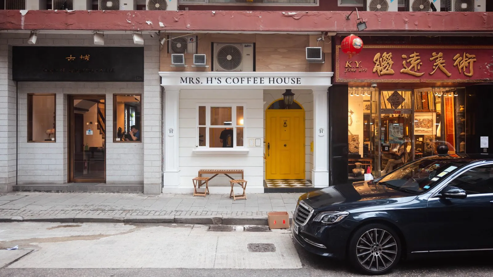 send-location-the-holywells-mrs-h-coffee-house-hollywood-road-feature-001-1600x900.jpg